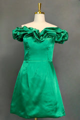 Emerald Green Sheath/Column Off-the-Shoulder Sleeveless Satin Short/Mini Homecoming Dress With Ruffles