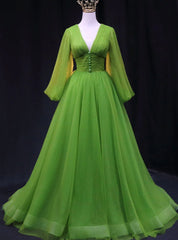 Green Tulle Long Sleeve V-neck Pleats Prom Dress