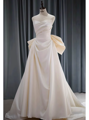 Ivort Satin Strapless Pleats Wedding Dress