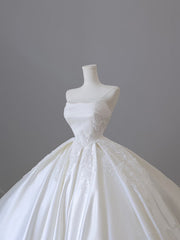 Princess Ball Gown Strapless Sleeveless Pleats White Satin Lace Wedding Dress Bridal Dresses